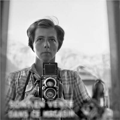 Autoportrait, sans date. Localisation inconnue ©Estate of Vivian Maier, Courtesy of Maloof Collection and Howard Greenberg Gallery, NY
